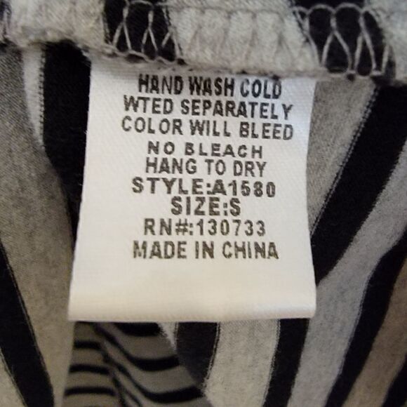 Umgee Black and Cream Striped Tunic T Shirt Dress Trapeze back size small - Picture 5 of 5